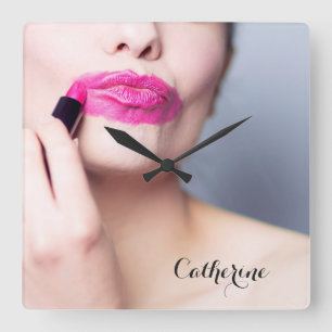 Falsch aufgetragene Lippenstift Wanduhr mit indivi