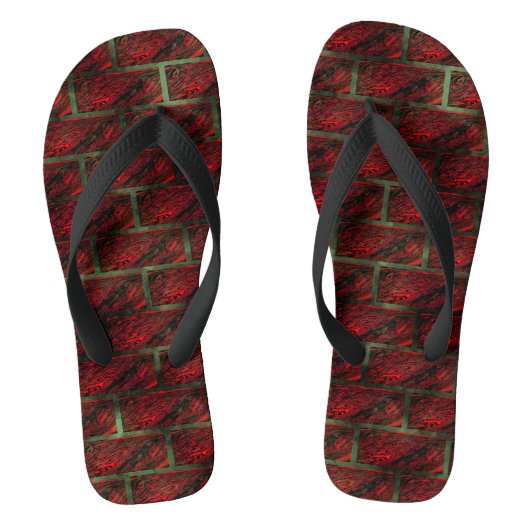 Falsch belichtete Ziegelwand oder Fliesen, die sie Badesandalen (Fußbett)