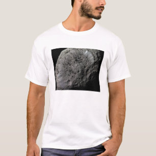 Falsch-Farbeansicht von Saturns Mond Hyperion T-Shirt