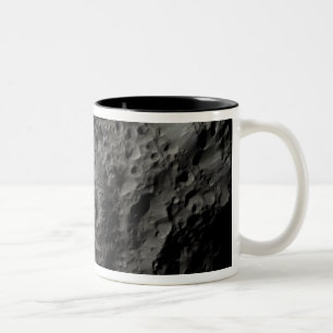 Falsch-Farbeansicht von Saturns Mond Hyperion Zweifarbige Tasse