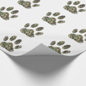Falsche Camouflage Dog Paw Print Geschenkpapier (Ecke)