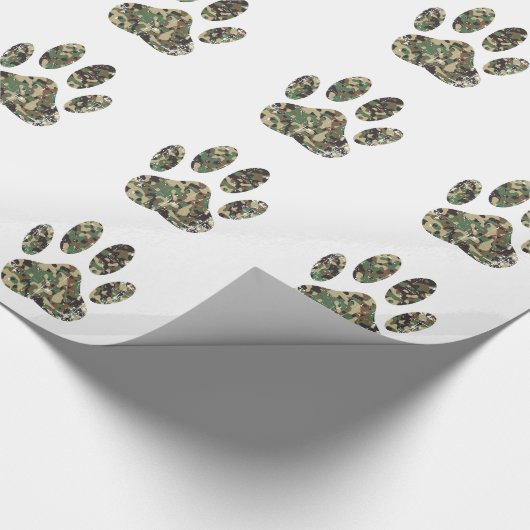 Falsche Camouflage Dog Paw Print Geschenkpapier (Ecke)