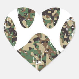 Falsche Camouflage Dog Paw Print Herz-Aufkleber