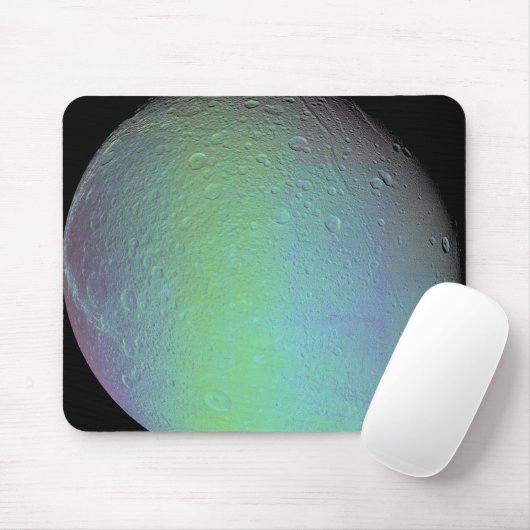 Falsche Farbansicht des Mondfels Saturn Mousepad (Mit Mouse)