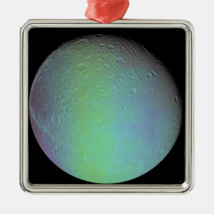 Falsche Farbansicht von Saturns Mond Dione Ornament Aus Metall