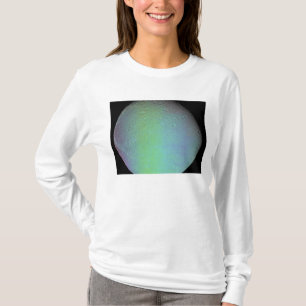 Falsche Farbansicht von Saturns Mond Dione T-Shirt