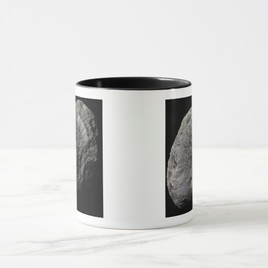 Falsche Farbansicht von Saturns Mondhyperion Tasse (Zentrum)