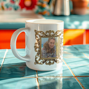 Falsche ornamentale Vintage-Goldrahmenfotos Kaffeetasse