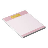 Falsche rosa Ledertextur mit Goldfolienbanner Notizblock (angewinkelt)