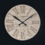 Falsche Rustic wood custom wall clock Runde Wanduhr<br><div class="desc">Falsches Rustic Wood Design</div>