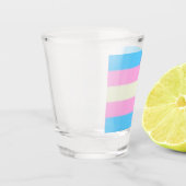 Falsche Trans-Pride-Flagge Schnapsglas (Links)