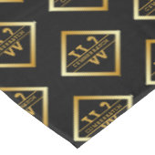 Falsches Gold-Achsen-Monogramm – Schwarz & Gold Tischdecke (Schrägansicht)