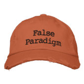 Falsches Paradigma Bestickte Baseballkappe (Vorderseite)