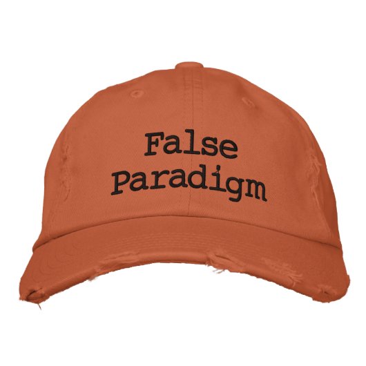 Falsches Paradigma Bestickte Baseballkappe (Vorderseite)