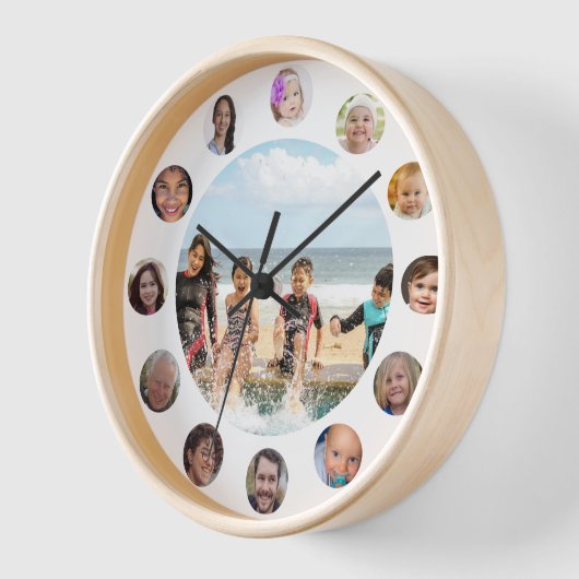 Familie 13 FotoCollage Round Uhr (Winkel)