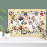 Familie 28 Foto Collage Honeycomb Mosaik Leinwanddruck<br><div class="desc">Erstellen Sie Ihre eigene Galerie verpackte Foto-Leinwand mit Wabenmosaik-Design. Die Fotovorlage ist ein Set für Sie, 28 Ihrer Lieblings-Fotos hinzuzufügen, die in Hexagon-Formen dargestellt werden, um das geometrische Muster zu bilden. Es ist in einem neutralen Farbkonzept gehalten, das von Beige und Weiß aus Honig geprägt ist. Wenn Sie eine andere...</div>