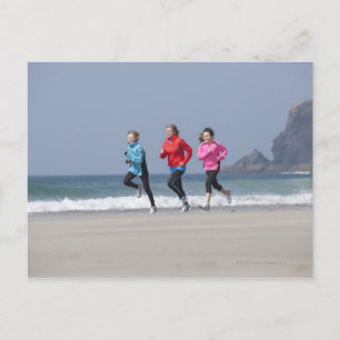 Familie am Strand Postkarte