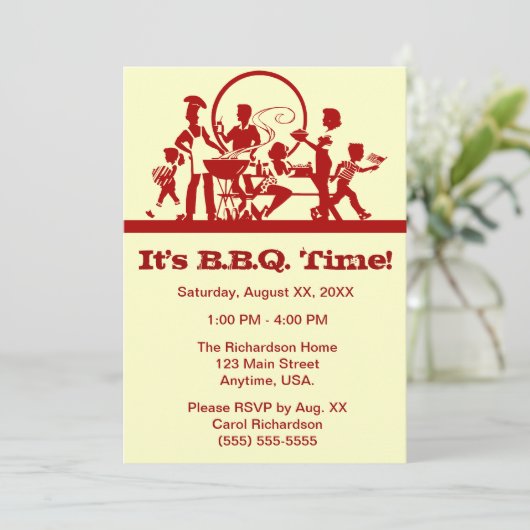 Familie an einem Grill-Koch-heraus Rot und einer Einladung (Stehend Vorderseite)