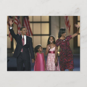 Familie Barak Obama winkt am letzten Abend der Postkarte