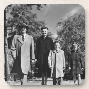 Familie beim Spaziergang Getränkeuntersetzer