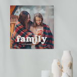 Familie | Boho Text Overlay mit Foto Leinwanddruck<br><div class="desc">Dieser einfache und stilvolle Leinwand-Druck zeichnet Ihr persönliches Foto aus,  zusammen mit dem Wort "Familie" in der boho weißen modernen Typografie und einem Ort,  um den Nachnamen Ihrer Familie hinzuzufügen.</div>