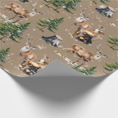 Familie der Waldtiere, die durch den Wald fressen Geschenkpapier (Ecke)