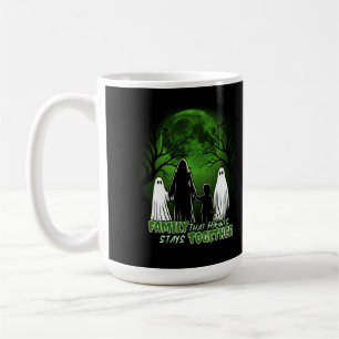 Familie, die zusammenfeilt Bleibe Kaffeetasse