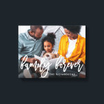 Familie für immer | Trendy Brush Script mit Foto Leinwanddruck<br><div class="desc">Dieser stylische Leinenprint sagt "family forever" in trendiger Schrift-Schrift,  mit einem Platz für Ihren Namen,  über Ihrem bevorzugten persönlichen Foto.</div>