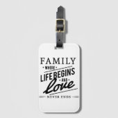 Familie, in der das Leben beginnt Typografie Zitat Gepäckanhänger (Vorderseite Vertikal)