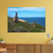 Familie Kangaroo mit Kind, die die Ozeanseite geni Leinwanddruck (Insitu (Wohnzimmer))
