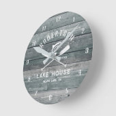 Familie Lake House Rustikales Aquamarines Holz Runde Wanduhr (Winkel)