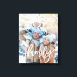Familie | Moderne weiße Typografie mit Ihrem Foto Leinwanddruck<br><div class="desc">Dieser moderne,  minimalistische Leinwand-Print besticht durch Ihr eigenes Foto,  mit einem weißen Overlay,  das "family" in trendiger weißer Typografie sagt.</div>