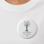 Familie Wiedersehen Rainbow Button<br><div class="desc">Geben Sie diese stilvollen Family Wiedersehen-Buttons als Keepsakes für Ihr Party. Sie haben einen Stammbaum in den Farben des Regenbogens. Passen Sie sie mit Ihrem Familiennamen und dem Jahr an. Dieses einzigartige Design ist ein Ausdruck meines Mosaiks "Family Tree", das aus winzigen Glasstücken in lebhaften Farben hergestellt wurde. Original Mosaik...</div>