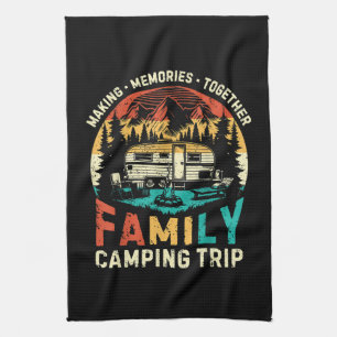 Familien-Campingausflug, der gemeinsam Erinnerunge Geschirrtuch