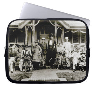 Familien-Gruppe, c.1900 (b/w Foto) Laptopschutzhülle