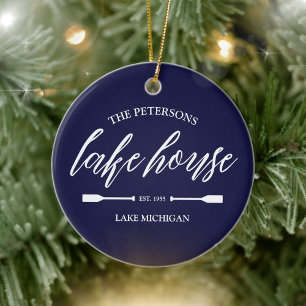 Familien-Landhaus im maritimen Stil in Navyblau mi Keramik Ornament