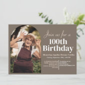 Familienfeier 100. Geburtstagsparty Einfaches Foto Einladung (Stehend Vorderseite)
