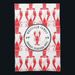 Familienfeier der Lobster Geschirrtuch<br><div class="desc">Es ist wieder hier. Das alljährlich stattfindende Sommerfest im Party, das Sie für die ganze Familie planen, zu hängen, zu essen und zu trinken. Gedenken Sie dieses Jahr mit einem passenden Familiendesign, damit das Foto perfekt aussieht und das Gedächtnis jahrelang lebendig behalten wird. Fügen Sie Ihre Familiendaten hinzu, indem Sie...</div>