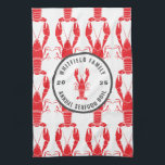 Familienfeier der Lobster Geschirrtuch<br><div class="desc">Es ist wieder hier. Das alljährlich stattfindende Sommerfest im Party, das Sie für die ganze Familie planen, zu hängen, zu essen und zu trinken. Gedenken Sie dieses Jahr mit einem passenden Familiendesign, damit das Foto perfekt aussieht und das Gedächtnis jahrelang lebendig behalten wird. Fügen Sie Ihre Familiendaten hinzu, indem Sie...</div>