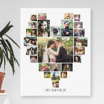 Familienfoto Collage Herz 25 Bilder Name Weiß Leinwanddruck<br><div class="desc">Zeigen Sie Ihre Erinnerungen oder Hochzeitsfotos mit dieser wunderschönen Leinwand aus Foto in Weiß mit Ihren Bildern in Herzform. Dieses niedliche Design bietet Platz für 25 Fotografien: 14 horizontale, 2 vertikale und 9 Instagram-artige Quadrate. Ihre Fotos passen sich automatisch an die Herzform an (z.B.: Wenn Sie ein quadratisches Foto statt...</div>