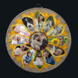 Familienfoto Collage Sonnenblumen Burlap 13 Pics E Dartscheibe<br><div class="desc">Sie werden keinen hübscheren, einzigartigeren Weg finden, Ihre Familienfotos oder Hochzeitsfotos zu zeigen, als diese wunderschöne, einzigartige rustikale Collage mit Sonnenblumen und Fotos. Es gibt insgesamt 12 Blätter, jedes mit eigenem Bild. Außerdem können Sie dem Zentrum der Blume ein Bild hinzufügen. Das Design umfasst auch ein Imitat (bedrucktes) Einbruchbild hinter...</div>