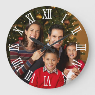 Familienfoto Weiße Fette Römische Ziffern Große Wanduhr
