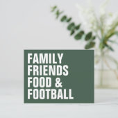 Familienfreunde essen Fußball und grüner Erntedank Einladungspostkarte (Stehend Vorderseite)