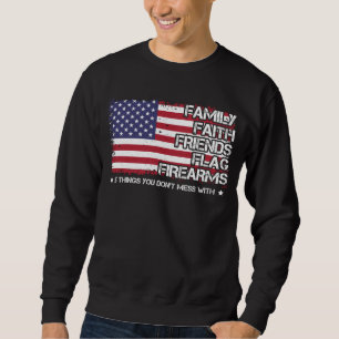 Familienfreundschaft Flag Feuerwaffen stolz Amerik Sweatshirt