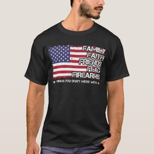 Familienfreundschaft Flag Feuerwaffen stolz Amerik T-Shirt (Vorderseite)