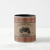 Familienhaus Tractor Red Kariert Burlap 2 Tone Tasse (Zentrum)