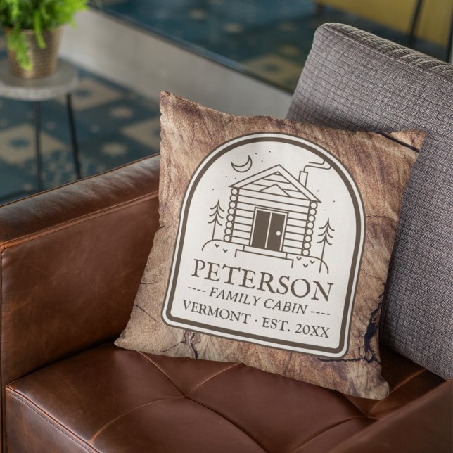 Familienkabine Rustikale Holzdekoration Personalis Kissen (Rustic Family Cabin Decor Custom Throw Pillow with Family Name Wood Vintage Retro Brown)