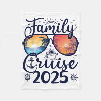 Familienkreuzfahrt 2025 Sommerferien Familienurlau Fleecedecke