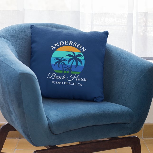 Familienname Beach House Sun Palm Trees Blue Kissen (Customize to change text size, style or background color.)