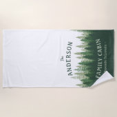 Familienname Kabine Lage Pine Tree Forest Strandtuch (Vorderseite)